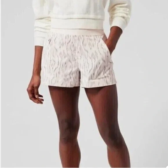 Athleta Trekkie North Shorts Women's size 8 - Picture 2 of 6
